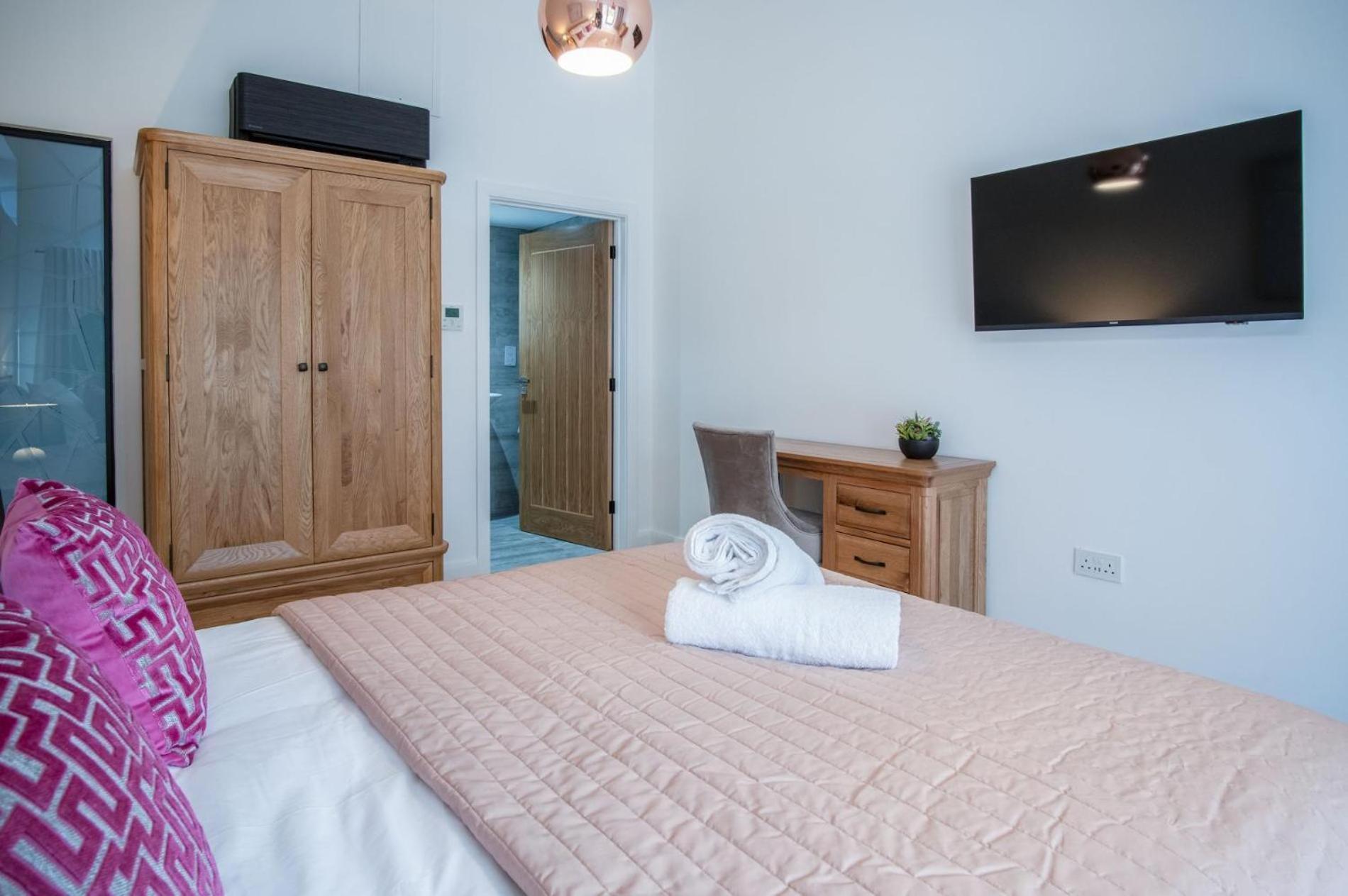 Suite 12 - Sleeping Giant Hotel - Pen Y Cae Inn 브레컨 외부 사진